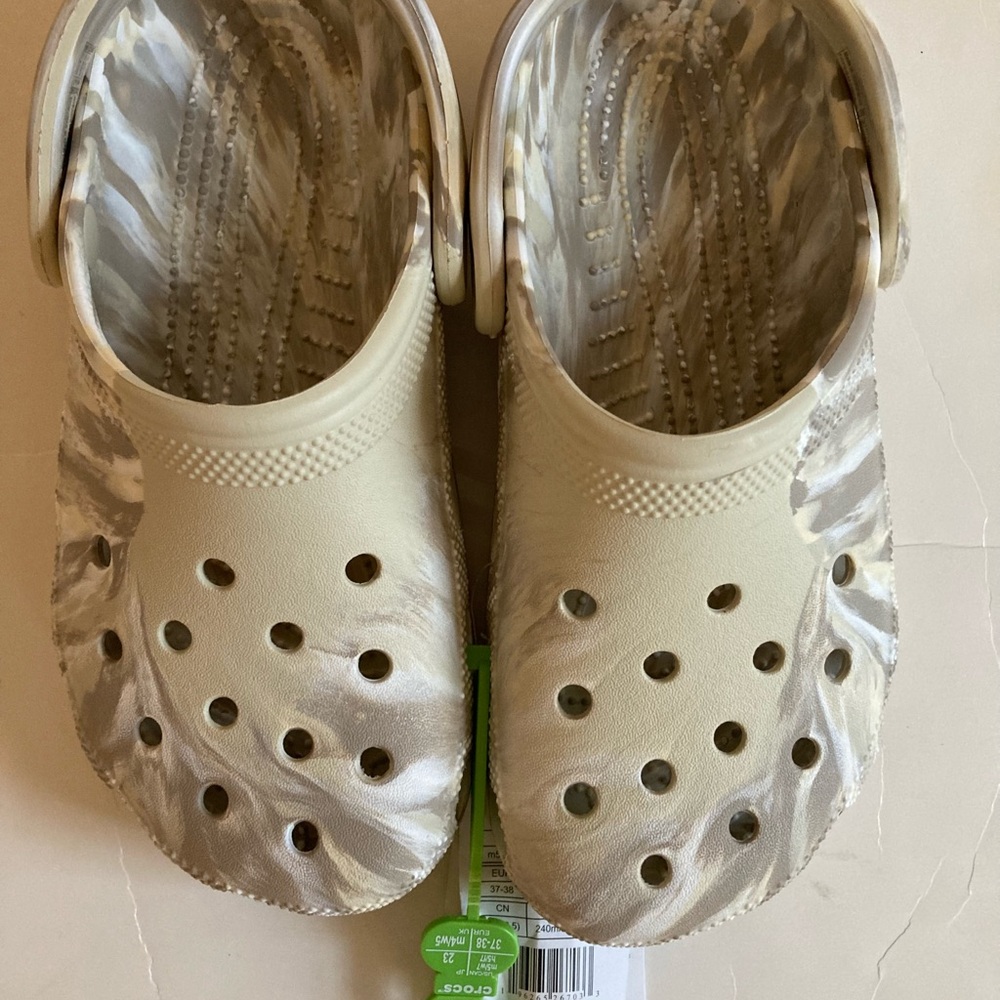Unisex crocs classic marbled clogs men’s 5 women’s 7 bone multi tan NWT
